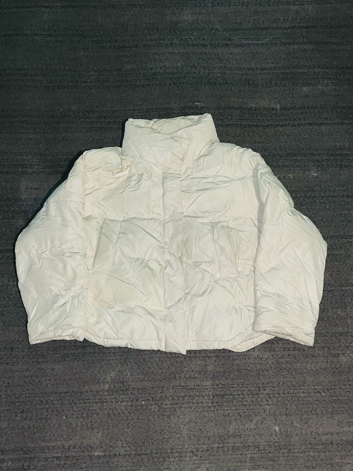 Cream Cloud Puffer π Ultra-Smooth Finish β
Y2K Winter Luxury π€βοΈ